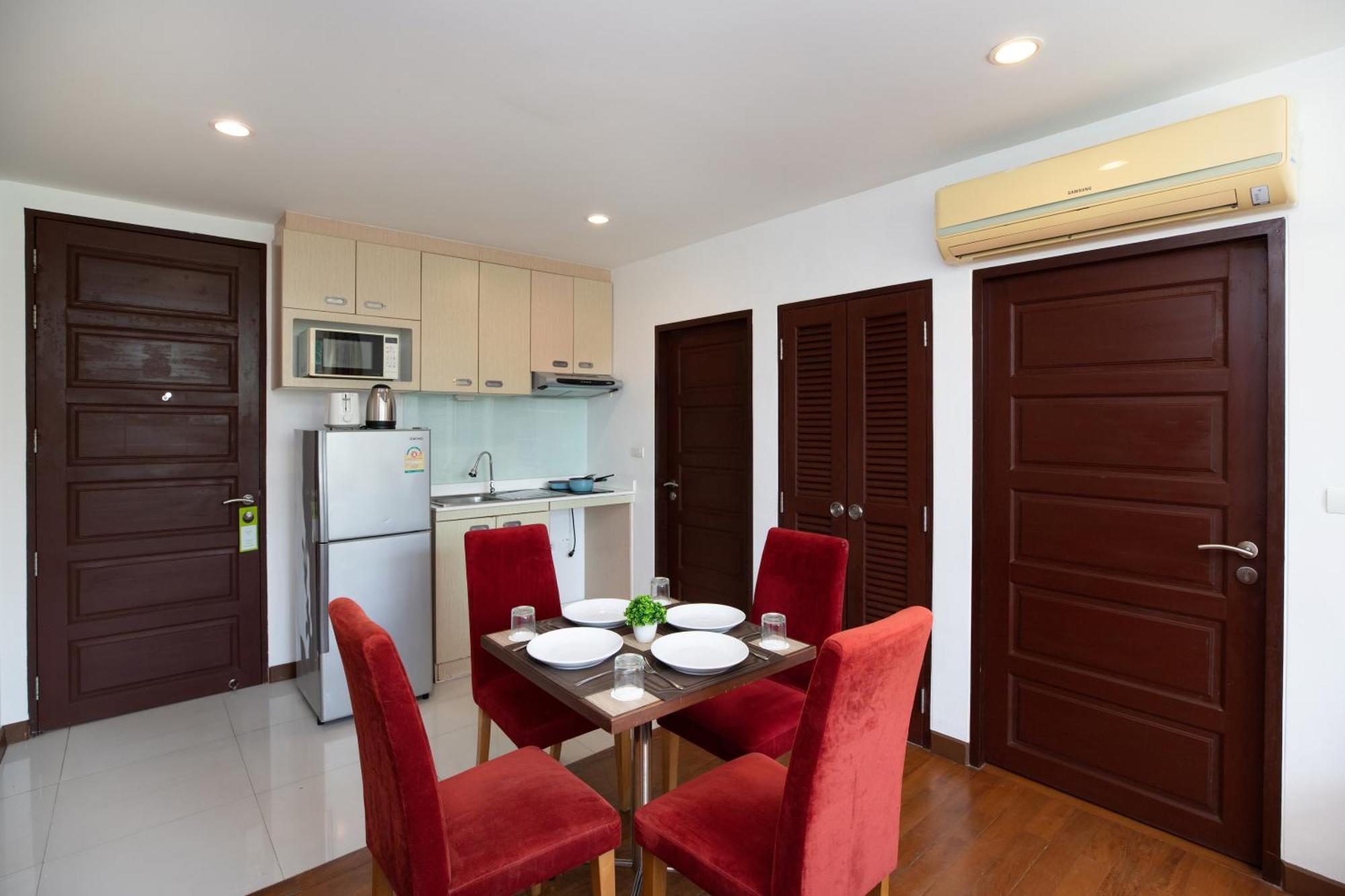 Icheck Inn Residences Patong Esterno foto