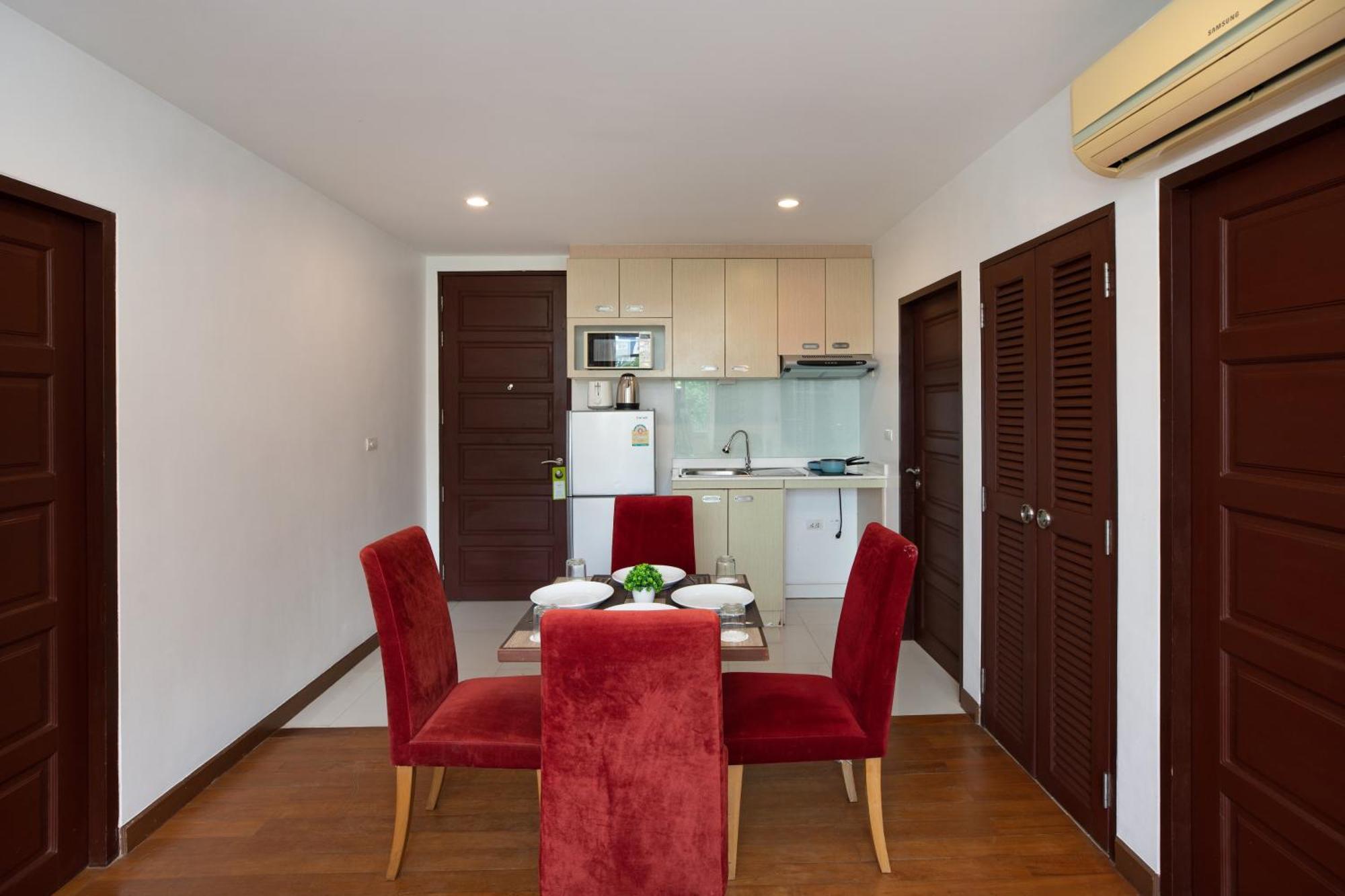 Icheck Inn Residences Patong Esterno foto