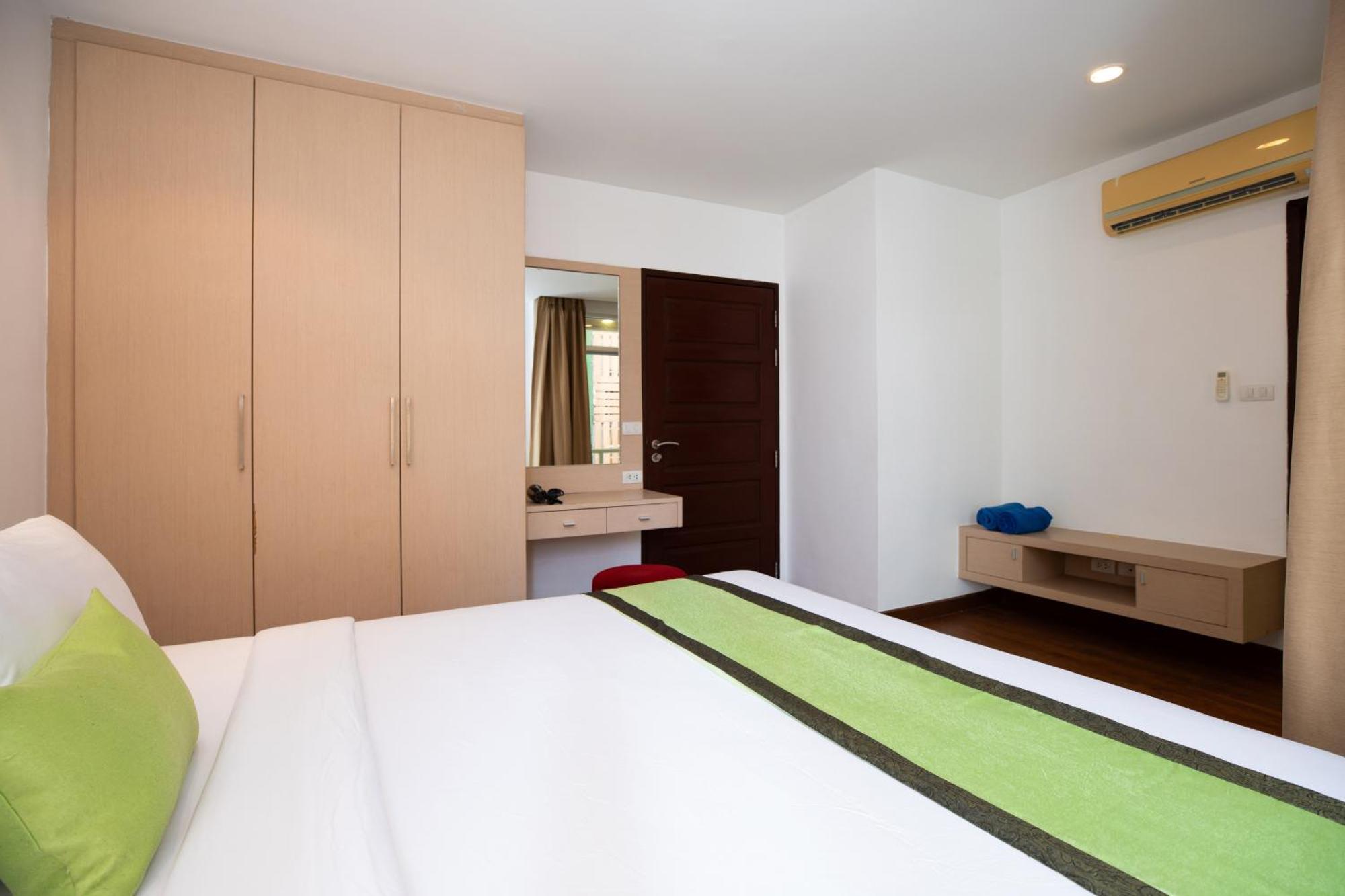 Icheck Inn Residences Patong Esterno foto