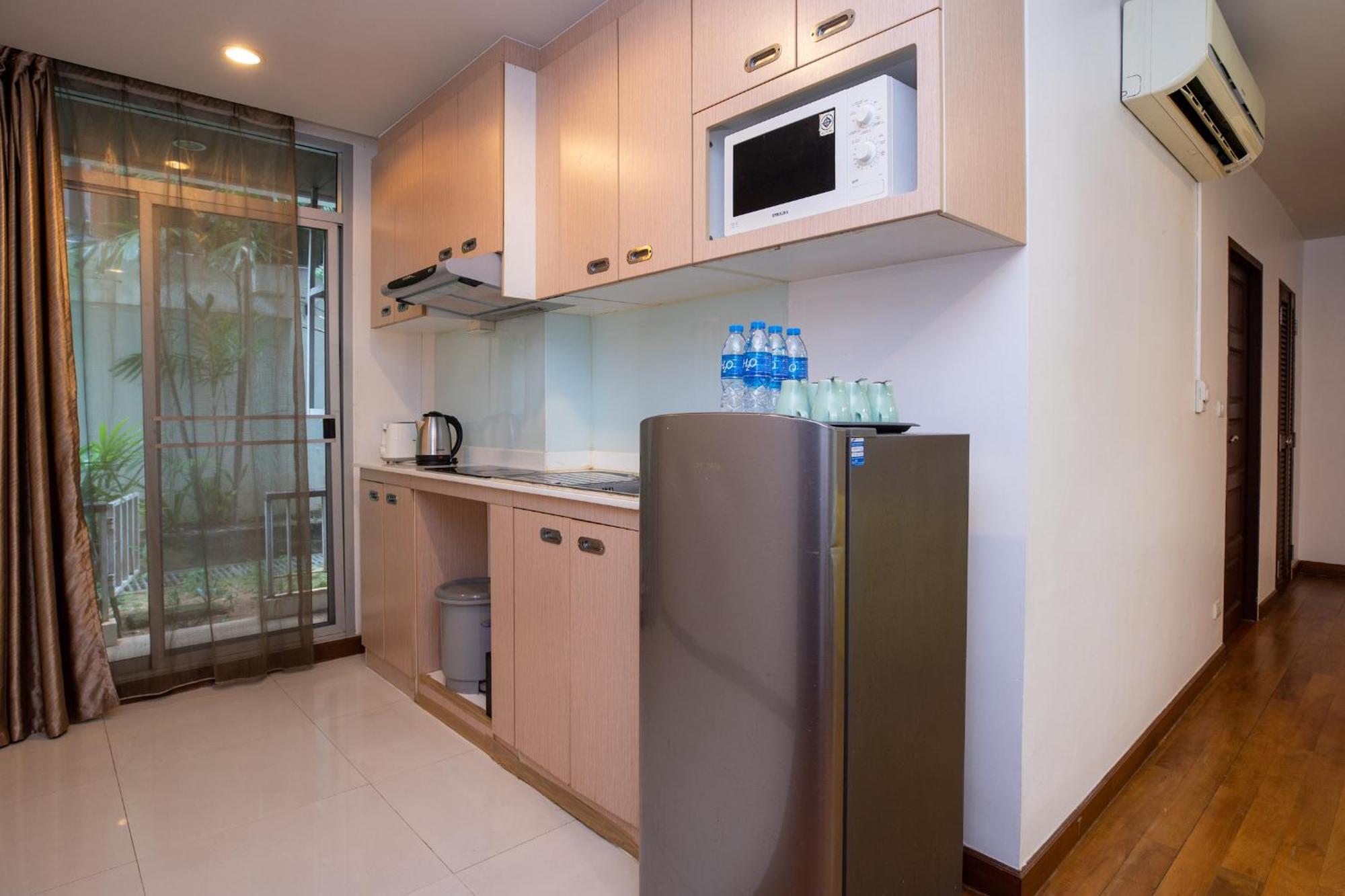 Icheck Inn Residences Patong Esterno foto