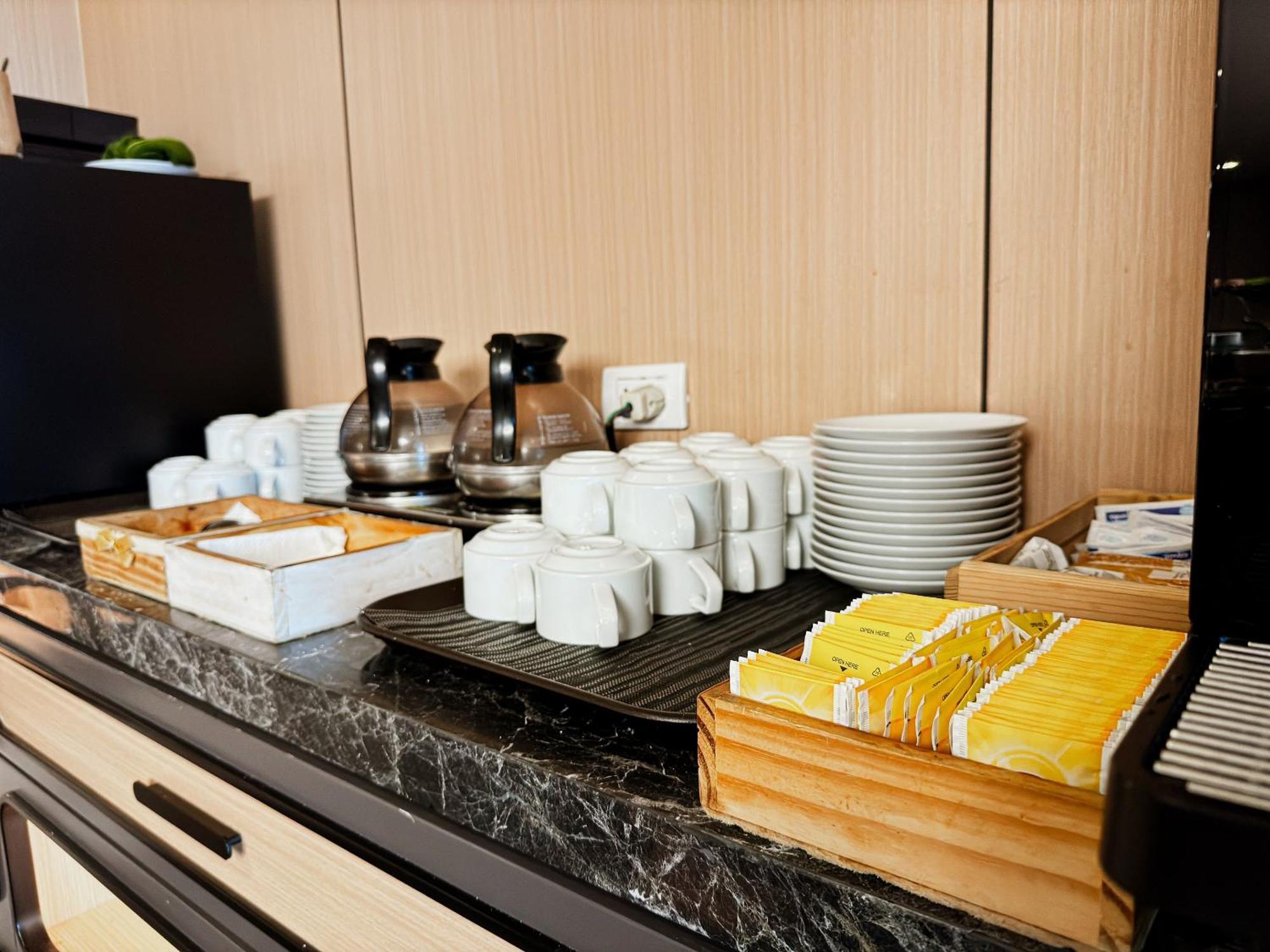 Icheck Inn Residences Patong Esterno foto